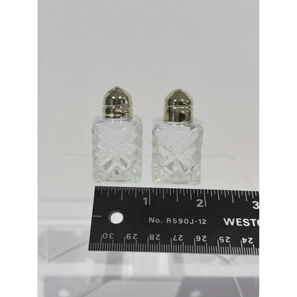 Salt & Pepper Shaker Set Clear Cut Glass W Gold Tone‎ Lid Small